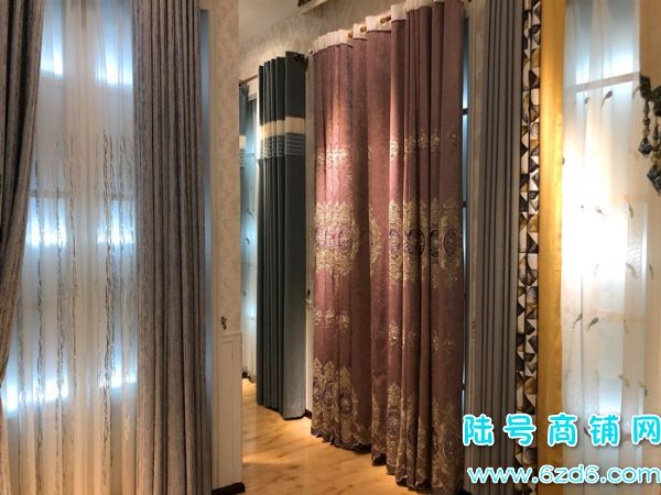 白云区泰和花园沿街双门头商铺（窗帘布艺店转让）实景图片