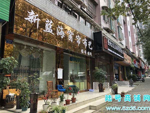 白云区泰和花园沿街双门头商铺（窗帘布艺店转让）实景图片