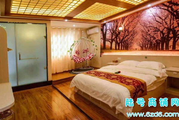 花溪民族大学小吃街盈利酒店转让实景图片
