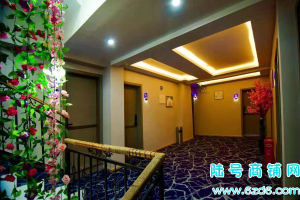 花溪民族大学小吃街盈利酒店转让实景图片