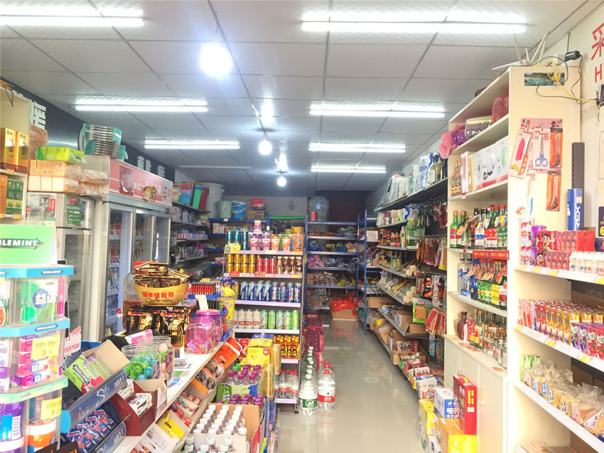 （陆号）观山湖恒大中央公园便利店转让实景图片