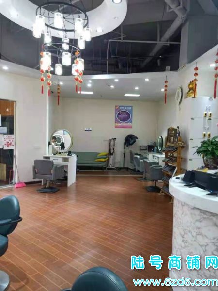 观山湖绿地联盟盈利美发店转让实景图片