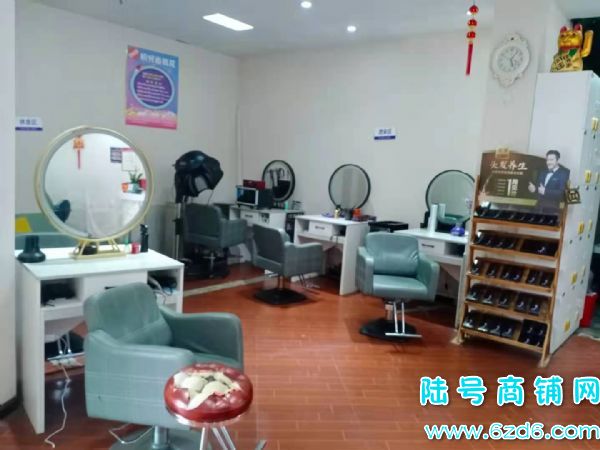 观山湖绿地联盟盈利美发店转让实景图片