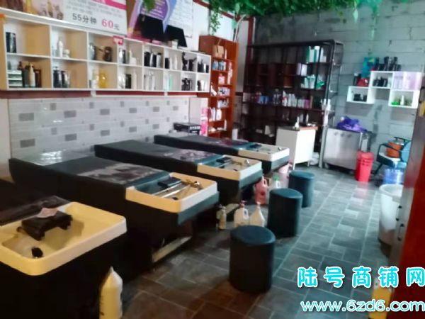 观山湖绿地联盟盈利美发店转让实景图片