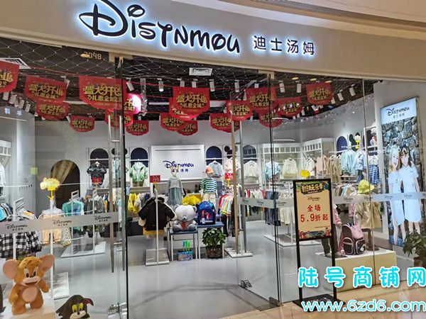 清镇市吾悦广场大型购物商场服装店转让实景图片