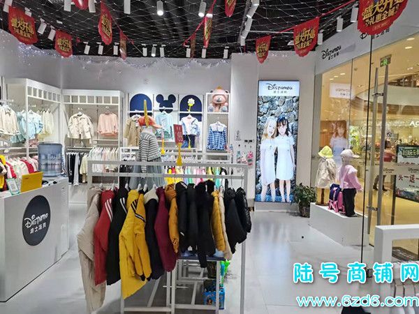清镇市吾悦广场大型购物商场服装店转让实景图片