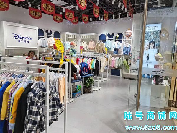 清镇市吾悦广场大型购物商场服装店转让实景图片