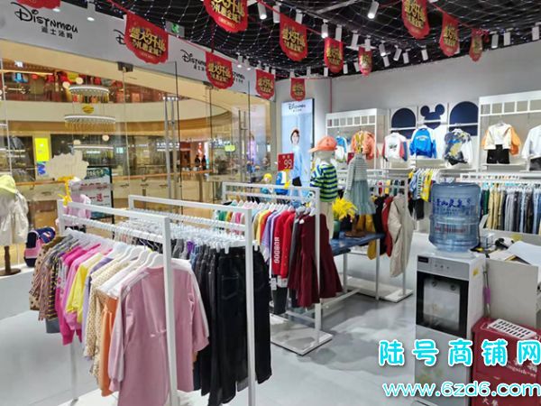 清镇市吾悦广场大型购物商场服装店转让实景图片