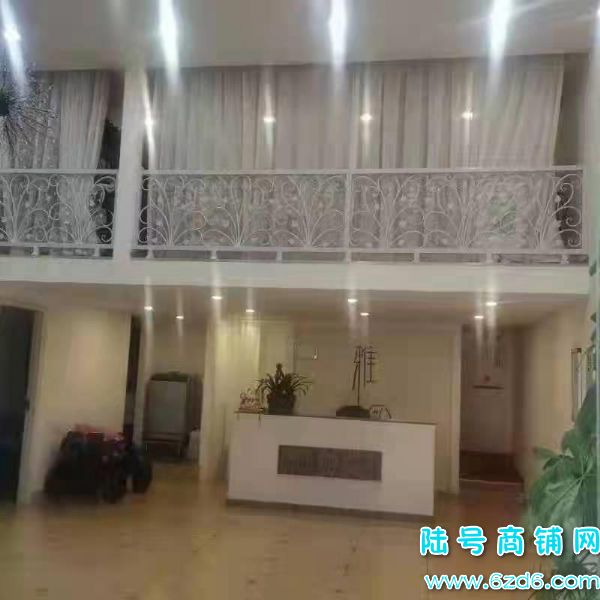 花溪区北大资源缤纷广场门面出租，没有转让费实景图片