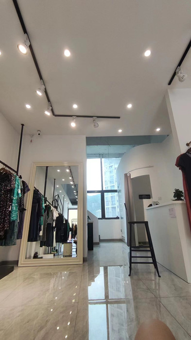 云岩区未来方舟E1区临街商铺精装转让（可空转）实景图片