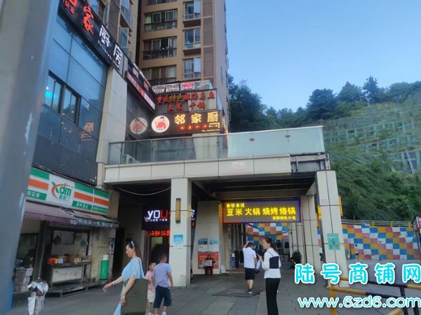 南明区花果园U区2栋商铺直租 房租便宜实景图片