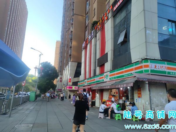 南明区花果园U区2栋商铺直租 房租便宜实景图片