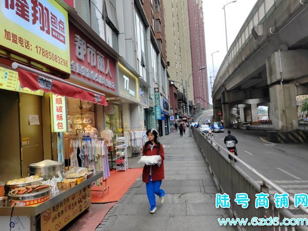 南明区半山小镇W2区118号空铺房东直租实景图片