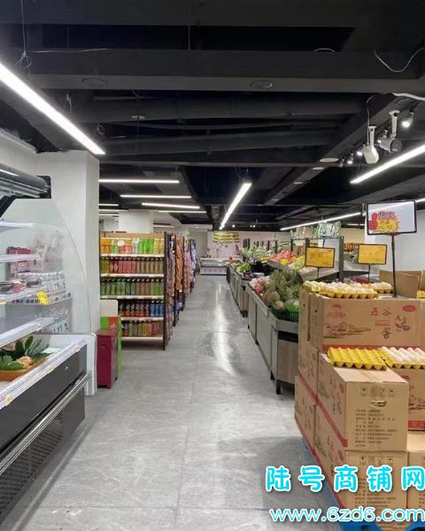 （陆号）云岩区民生路口260平门面旺铺出租实景图片