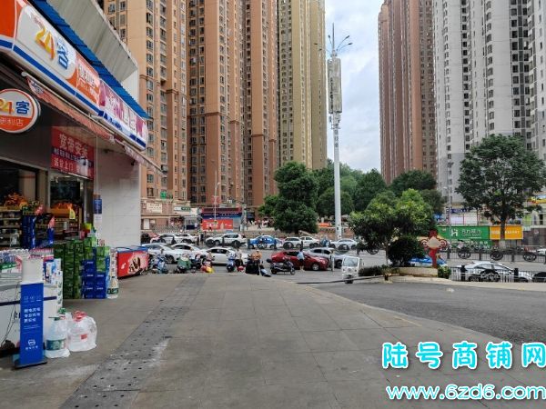 南明区花果园U区11栋空铺房东直租实景图片