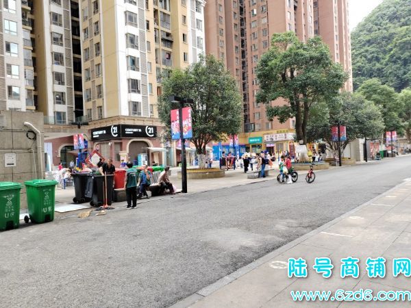 南明区花果园U区11栋空铺房东直租实景图片