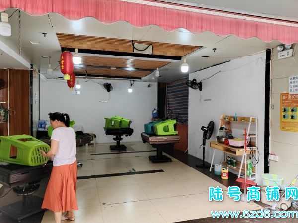 南明区花果园U区11栋空铺房东直租实景图片