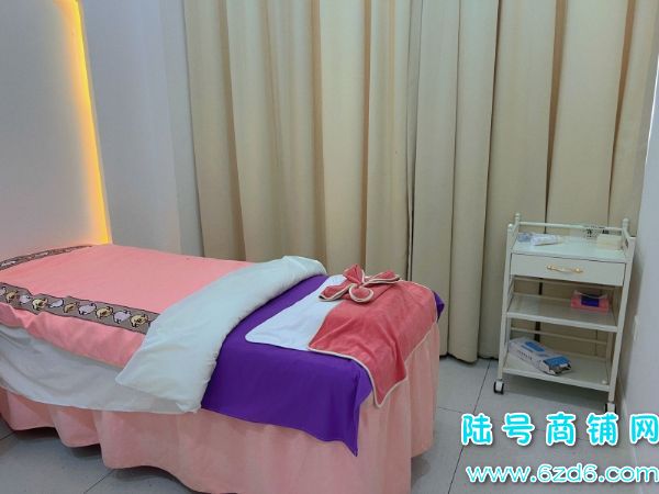 （陆号）观山湖区明诚景怡苑临街双门头美容院转让实景图片