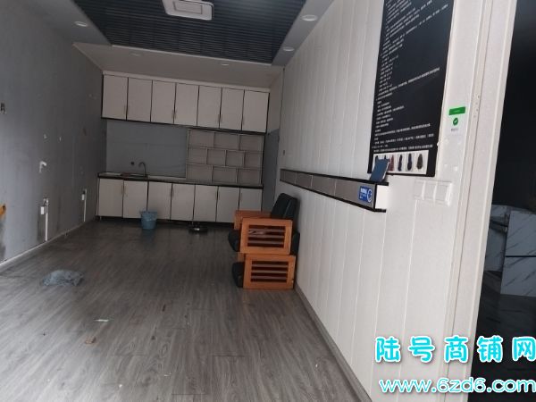 南明区花果园U区房东直租商铺53平无转让费 行业不限制实景图片