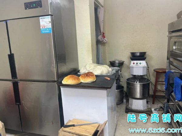 （陆号）花溪大学城城市学院面包烘焙店整体转让实景图片