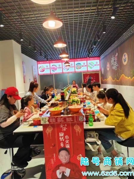 白云区云城尚品步行街A3组团餐饮店转让，一两千营业实景图片