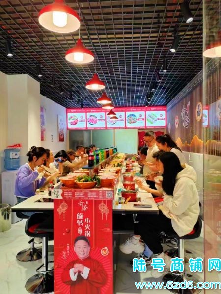 白云区云城尚品步行街A3组团餐饮店转让，一两千营业实景图片