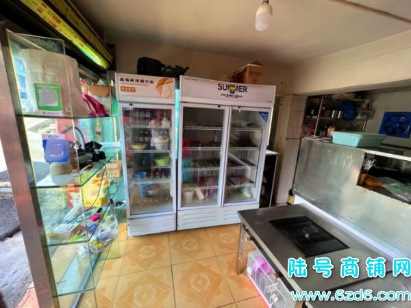 烧烤店低价转让 清镇市云岭东路与红旗北路交叉口处实景图片