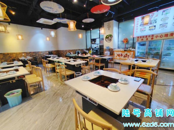 云岩区万科大都会临街宽门头餐饮店转让，可空转实景图片
