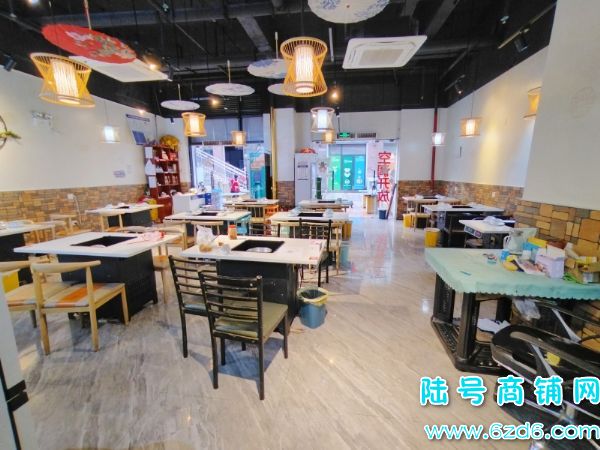 云岩区万科大都会临街宽门头餐饮店转让，可空转实景图片