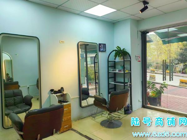 小河珠江路小城故事美发店低价转让，5年多老店实景图片