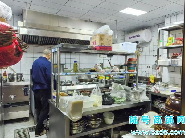 白云区帝景佳苑临街餐饮店转让，门口可外摆十来桌实景图片