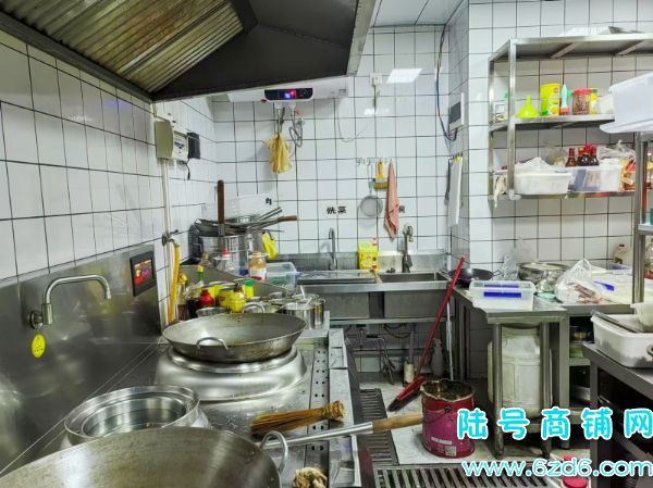 白云区帝景佳苑临街餐饮店转让，门口可外摆十来桌实景图片