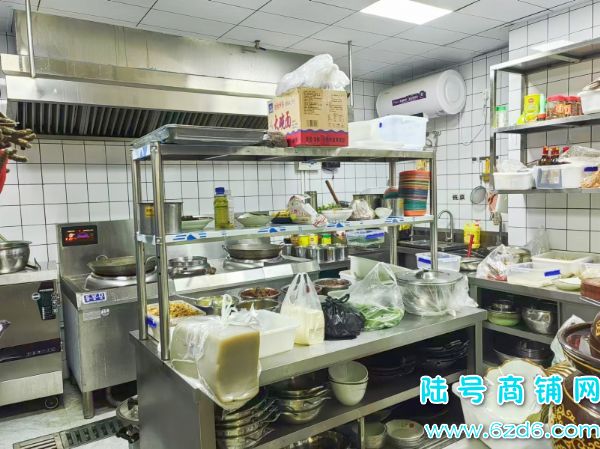 白云区帝景佳苑临街餐饮店转让，门口可外摆十来桌实景图片