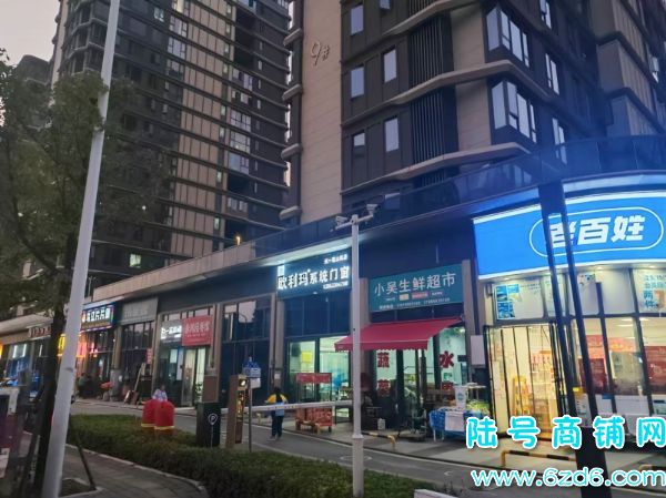 免租期10个月白云区天一观山阅临街餐饮店转让实景图片