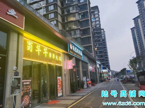 免租期10个月白云区天一观山阅临街餐饮店转让实景图片