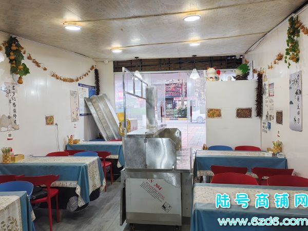 清镇云岭东路洛卡小镇临街70平餐饮店转让，可外摆实景图片