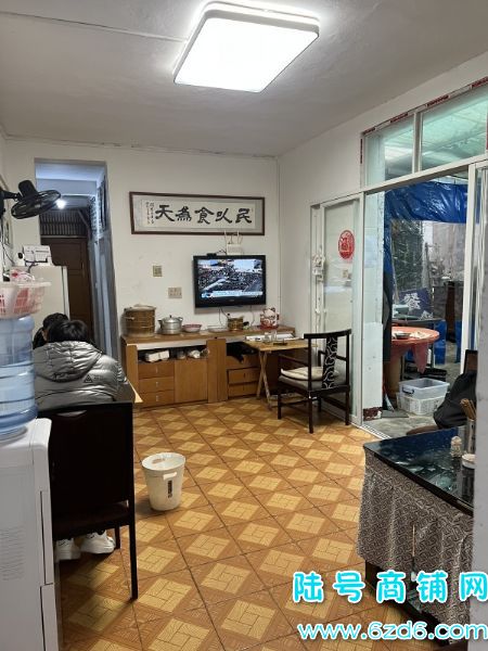 （陆号）南明区都司路餐饮店转让，带院子  内有棋牌包房实景图片