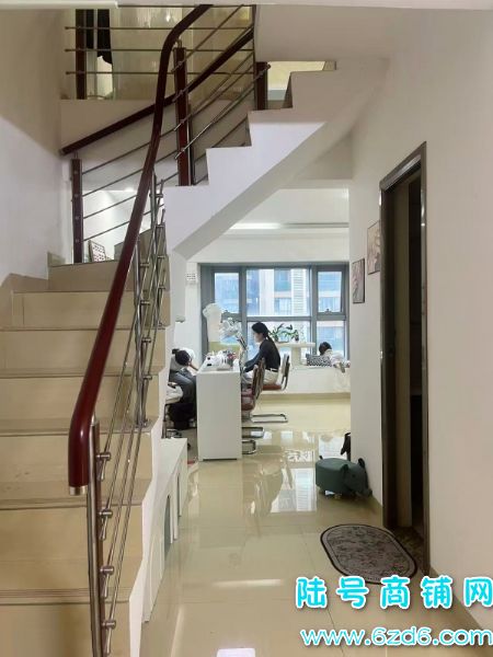 （陆号）一万多全传！观山湖区金融城美容美甲店转让实景图片