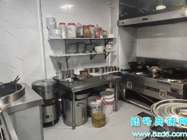 （陆号）花溪区恒大文化旅游城12组团餐饮店转让。外摆区大实景图片