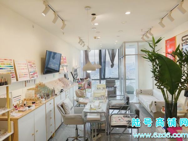 С���������д��¥A���������׵�ת�ã����ȶ���Դʵ��ͼƬ