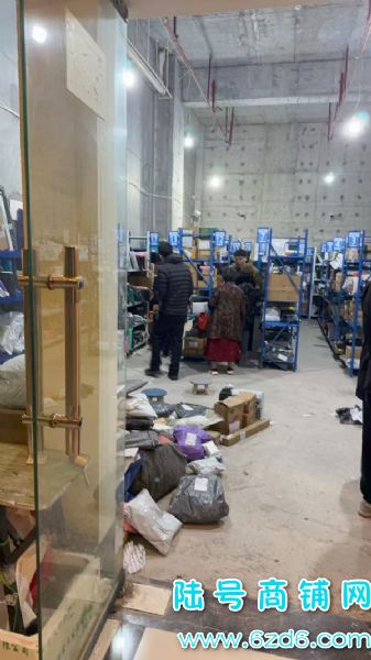 �վ�1800���ɼ� ������������ɽ��ݵ�ת��ʵ��ͼƬ