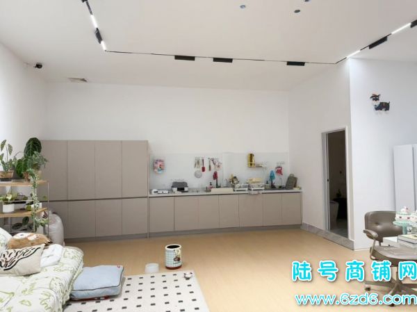 �������������ǵ����ʳ��ﵰ���ͼ�ת�ã��ɿ�תʵ��ͼƬ