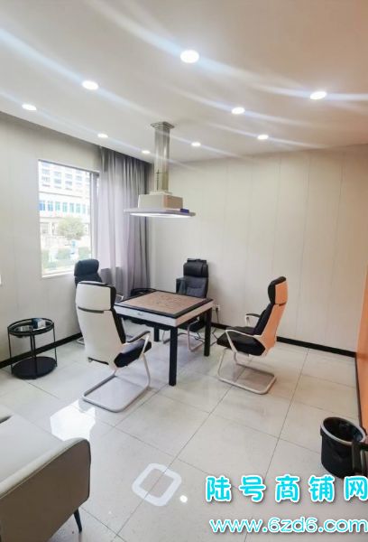 7������ �ڵ�������կ��ҵ���н��ٽ�����������ת��ʵ��ͼƬ