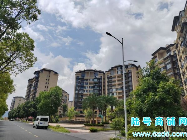 �ڵ���������ʿ�ݵ�ͱ�����ת�ã�������������ʵ��ͼƬ