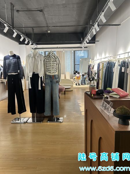 ��½�ţ�С���������A����װ��ת�ã�����2ǧ����ҵ��ʵ��ͼƬ