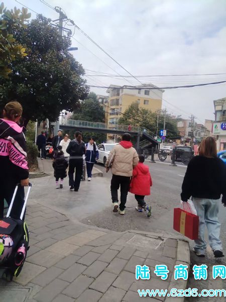 ��½�ţ���������㳡ת��λ�ð�����ת�ã��ɿ�ת������С�Բ���ʵ��ͼƬ