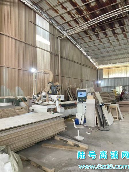 �Ͻ����ǹ��������Žֵ��Ҿӽ��Ĺ���ת��ʵ��ͼƬ