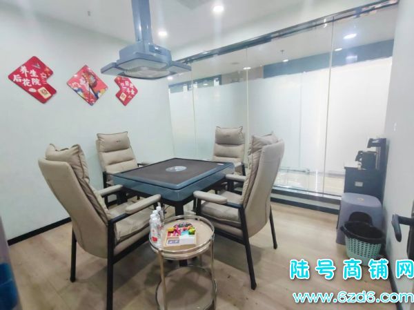 8������ ����԰���ڽ�1������������ת��ʵ��ͼƬ