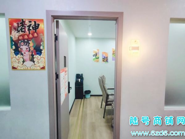 8������ ����԰���ڽ�1������������ת��ʵ��ͼƬ