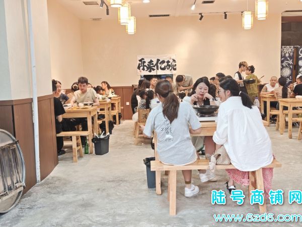 ���Ҵ�ʮ�ֹ�ó��ҵ����120ƽ�ٽֲ�����ת�ã��ɿ�תʵ��ͼƬ